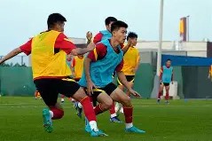 kaiyun sports-亚冠资格赛倒计时，球队备战热身()