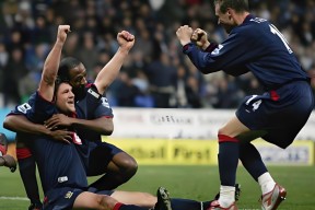 开云体育登录-利兹联险胜莱切斯特城，英超比赛历史盛况回顾！()