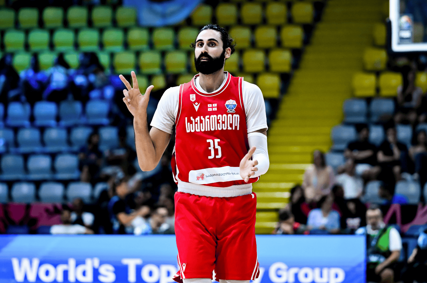 开云体育在线-黑马崛起：一支实力强劲的球队在比赛中崭露头角()  第2张