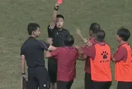 开云官方在线入口-比赛中发生争议，裁判判罚引发观众热议()  第2张