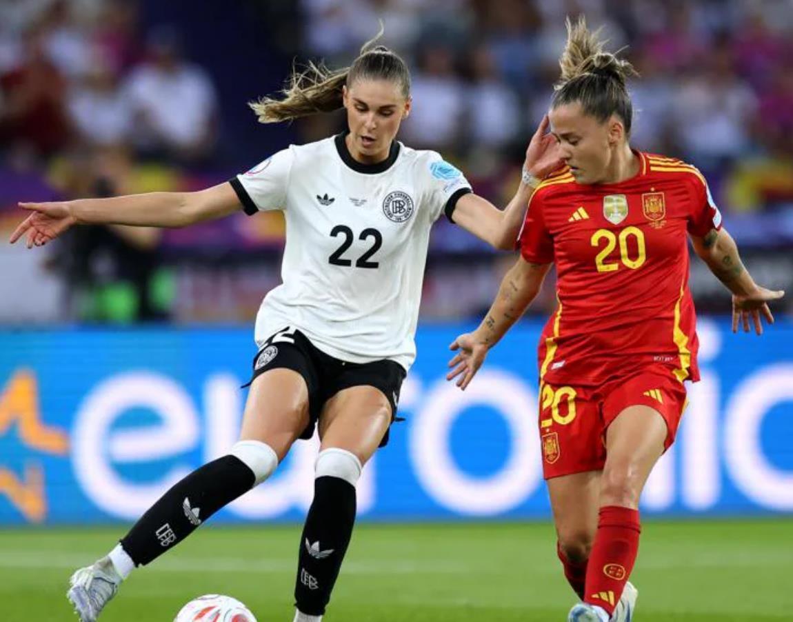 开云网页版-最新足球资讯：女子赛事中的惊险一幕！()  第1张