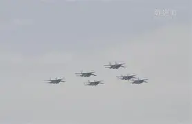 开云sports-阿尔巴尼亚队抵达场地，准备进行战术训练()  第2张